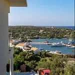 Dea Overlooking The Harbor Of Villa