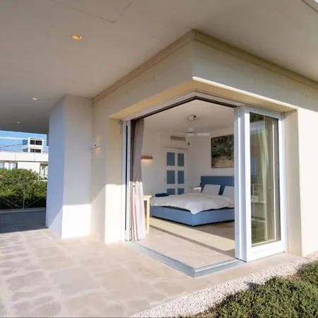 Вилла Dea Overlooking The Harbor Of