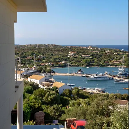 Dea Overlooking The Harbor Of Βίλα