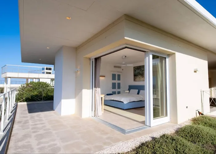 Вилла Dea Overlooking The Harbor Of