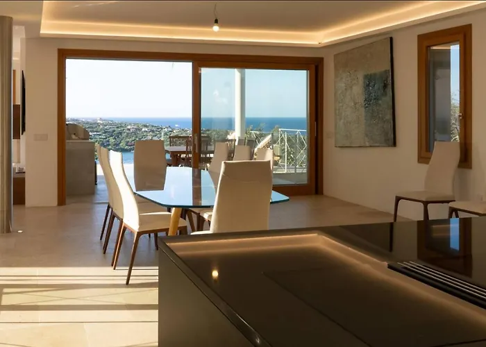 Dea Overlooking The Harbor Of Villa