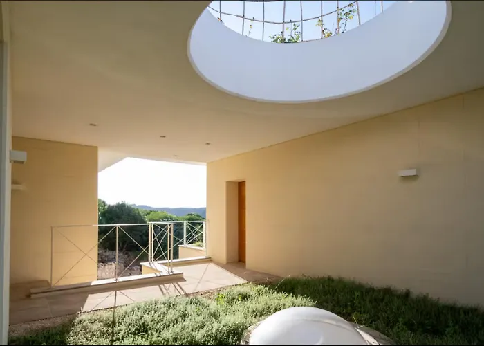 Dea Overlooking The Harbor Of Villa