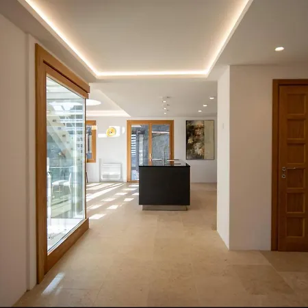 Dea Overlooking The Harbor Of * بورتو كيرفو