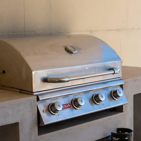 Dea Overlooking The Harbor Of فيلة