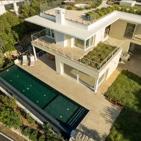 فيلة Dea Overlooking The Harbor Of بورتو كيرفو