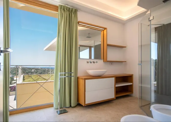 Dea Overlooking The Harbor Of فيلة بورتو كيرفو