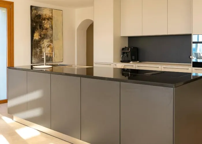 Dea Overlooking The Harbor Of * بورتو كيرفو